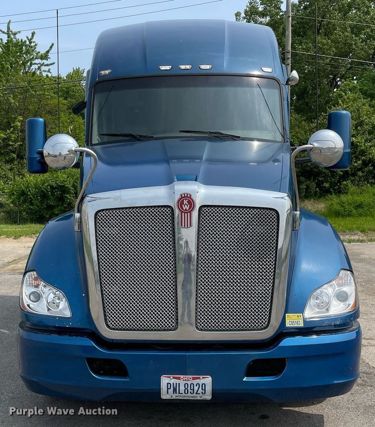 image for item LJ9677 2016 Kenworth T680  semi truck