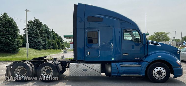 image for item LJ9677 2016 Kenworth T680  semi truck
