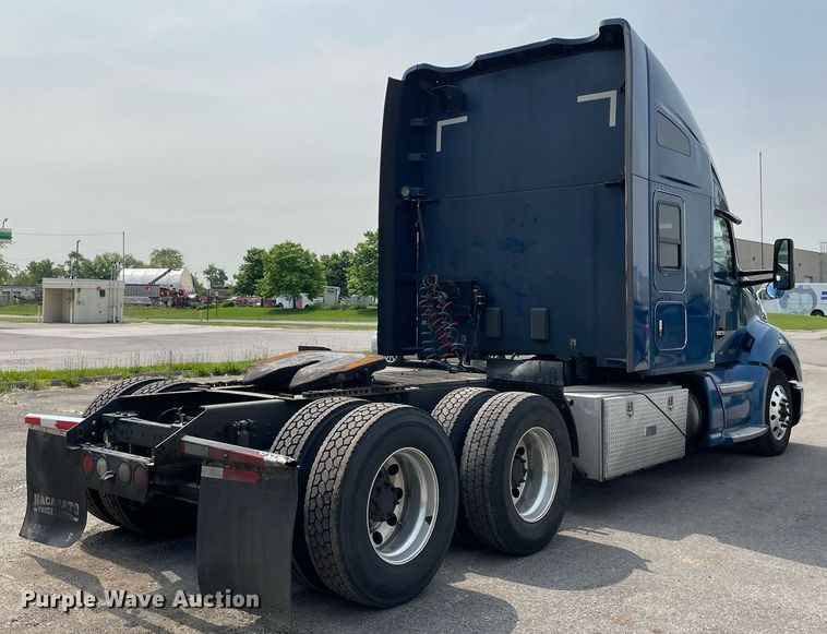 image for item LJ9677 2016 Kenworth T680  semi truck