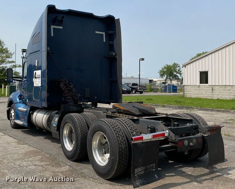 image for item LJ9677 2016 Kenworth T680  semi truck