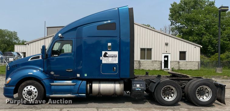 image for item LJ9677 2016 Kenworth T680  semi truck