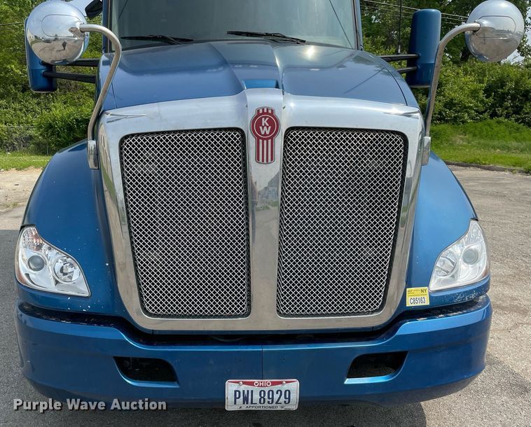 image for item LJ9677 2016 Kenworth T680  semi truck