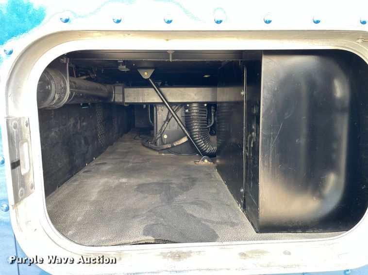 image for item LJ9677 2016 Kenworth T680  semi truck