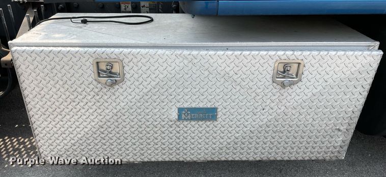 image for item LJ9677 2016 Kenworth T680  semi truck