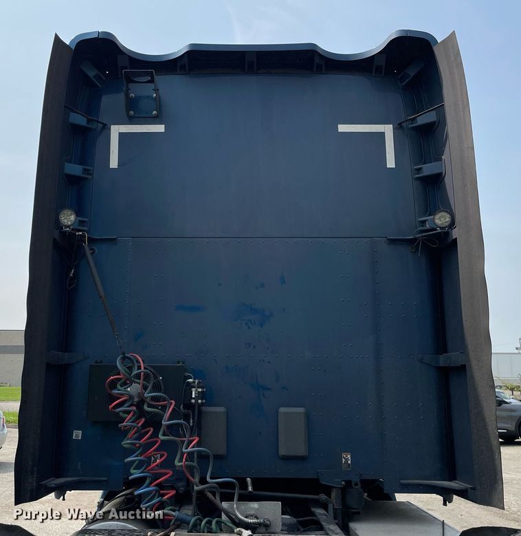 image for item LJ9677 2016 Kenworth T680  semi truck