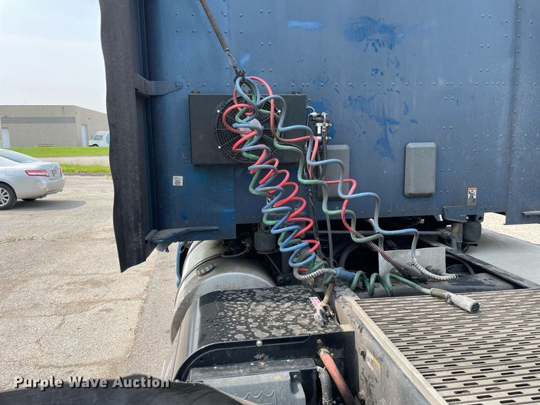 image for item LJ9677 2016 Kenworth T680  semi truck