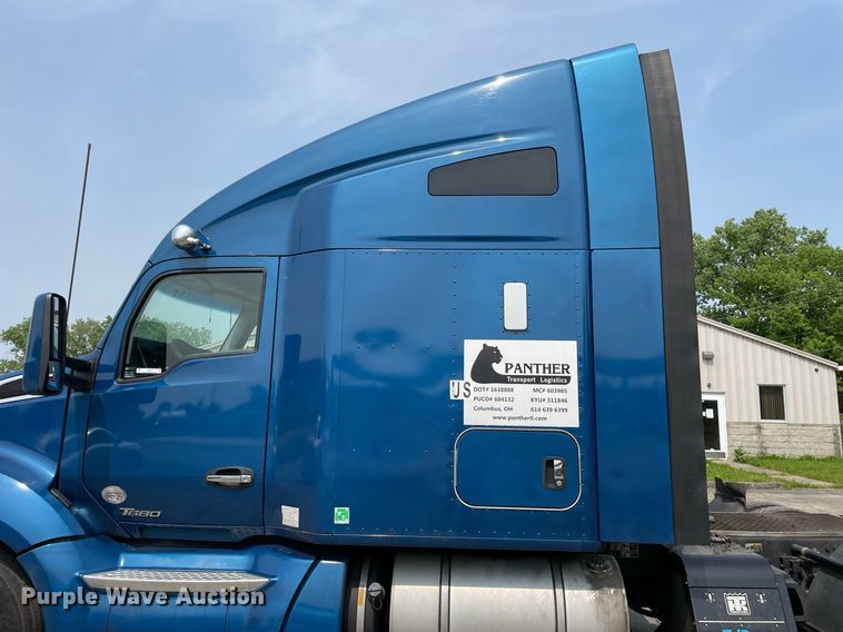 image for item LJ9677 2016 Kenworth T680  semi truck