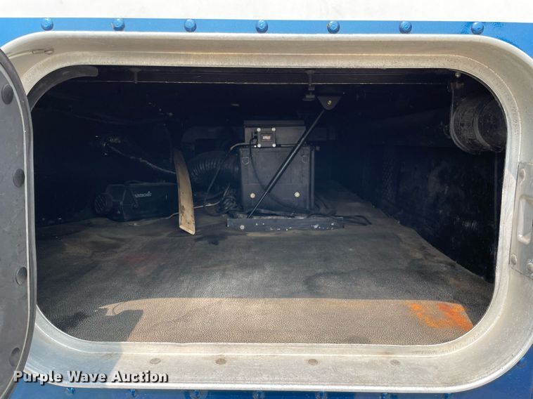 image for item LJ9677 2016 Kenworth T680  semi truck