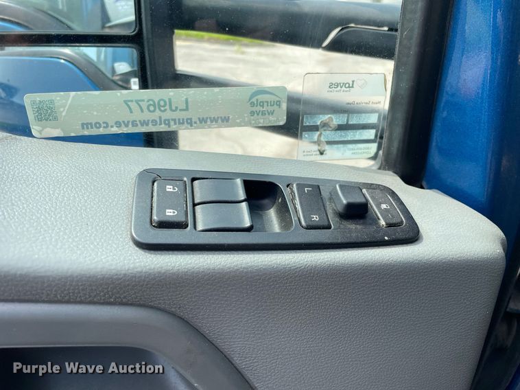 image for item LJ9677 2016 Kenworth T680  semi truck