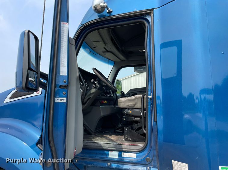 image for item LJ9677 2016 Kenworth T680  semi truck