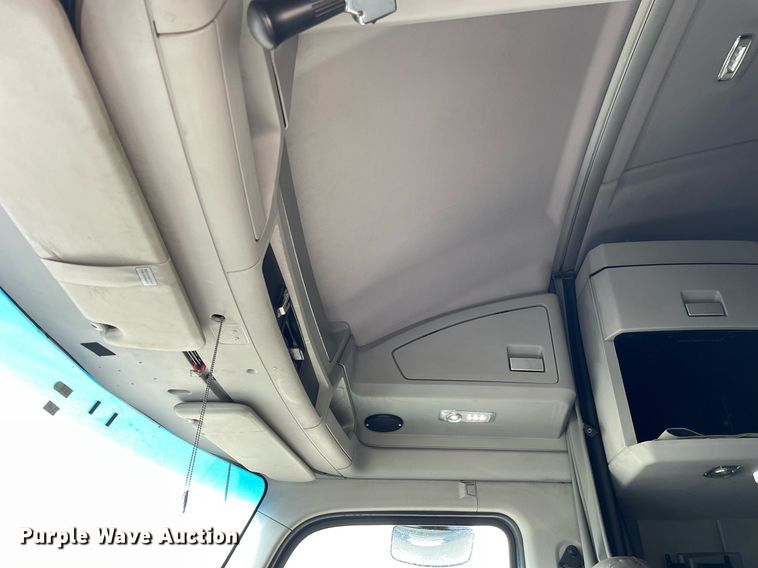 image for item LJ9677 2016 Kenworth T680  semi truck