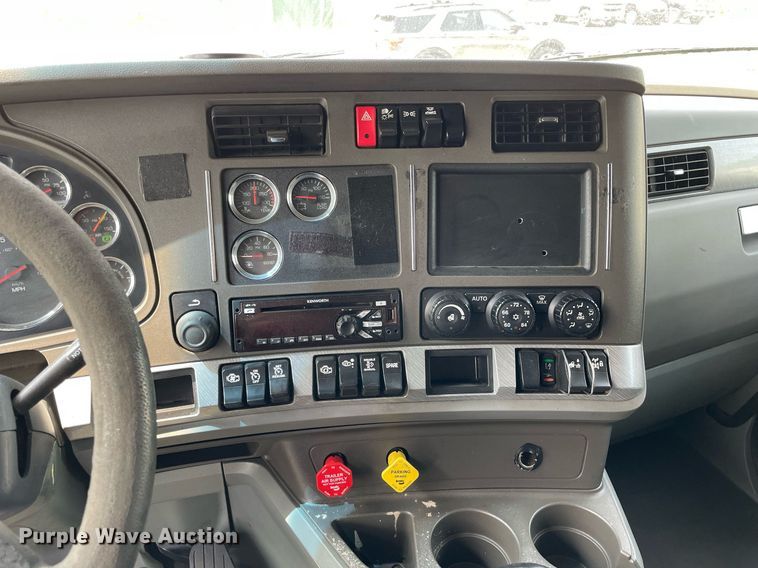 image for item LJ9677 2016 Kenworth T680  semi truck