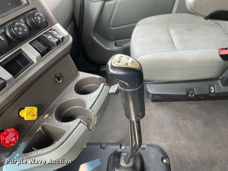 image for item LJ9677 2016 Kenworth T680  semi truck