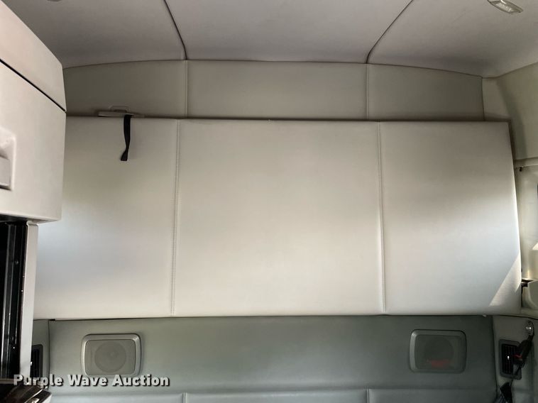 image for item LJ9677 2016 Kenworth T680  semi truck