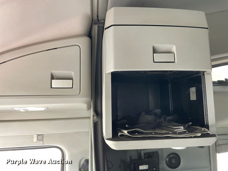 image for item LJ9677 2016 Kenworth T680  semi truck