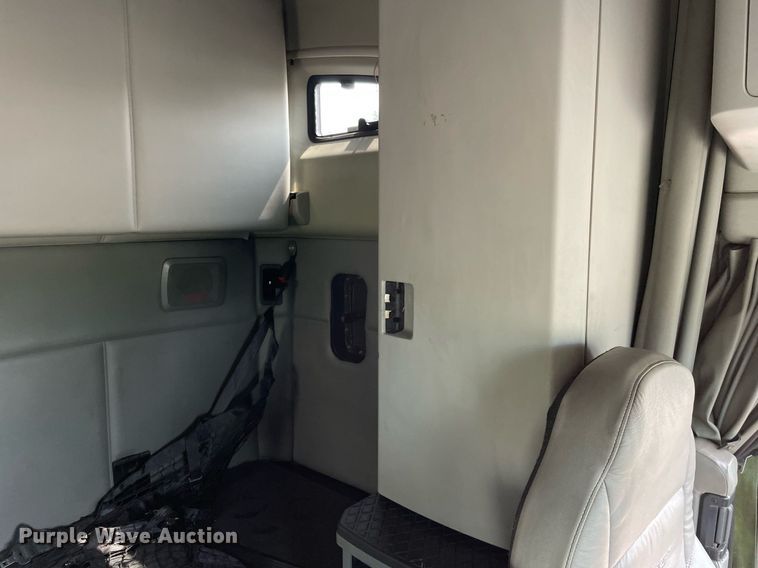 image for item LJ9677 2016 Kenworth T680  semi truck