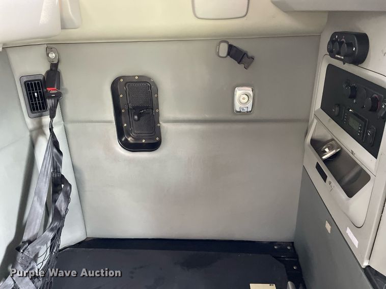 image for item LJ9677 2016 Kenworth T680  semi truck