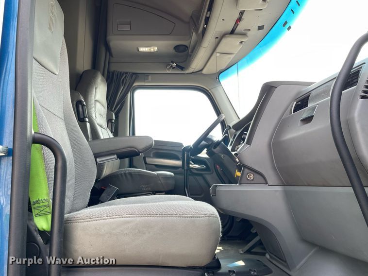 image for item LJ9677 2016 Kenworth T680  semi truck