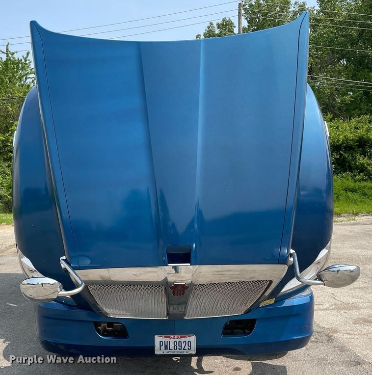 image for item LJ9677 2016 Kenworth T680  semi truck