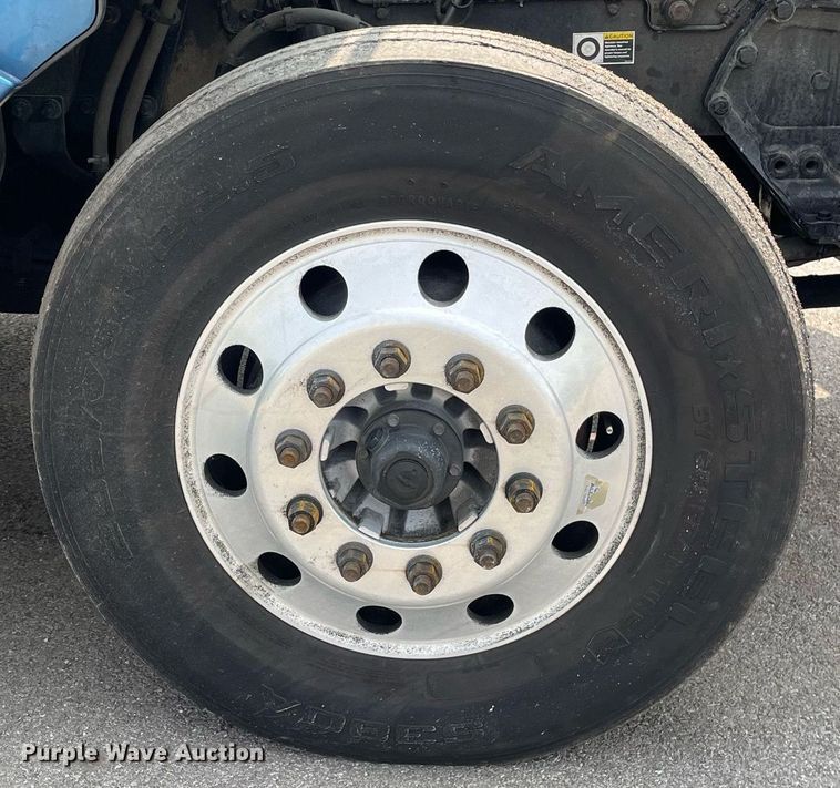 image for item LJ9677 2016 Kenworth T680  semi truck