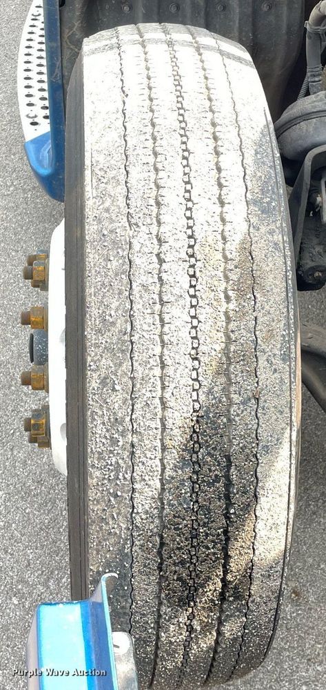 image for item LJ9677 2016 Kenworth T680  semi truck