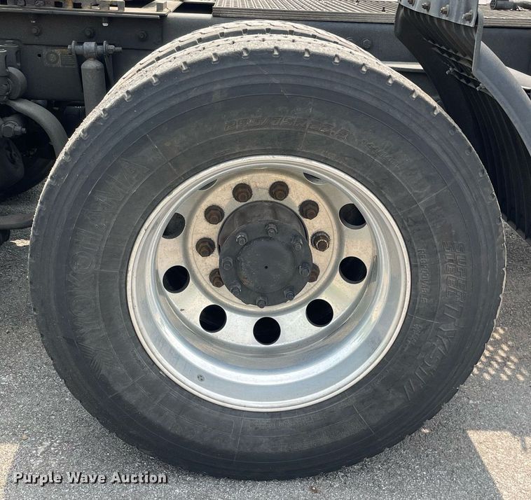 image for item LJ9677 2016 Kenworth T680  semi truck