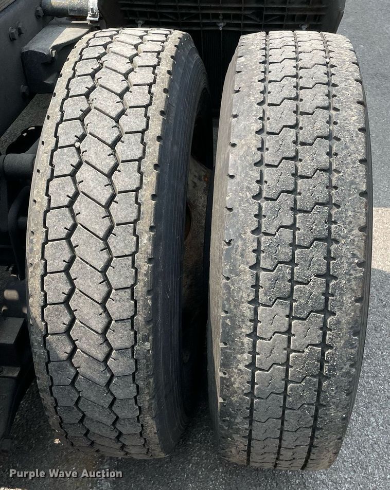 image for item LJ9677 2016 Kenworth T680  semi truck