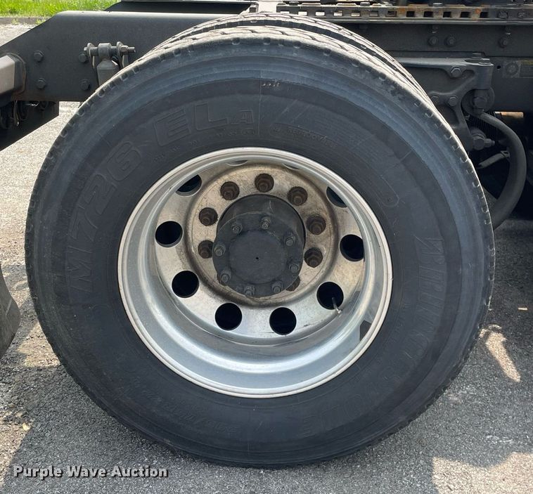 image for item LJ9677 2016 Kenworth T680  semi truck