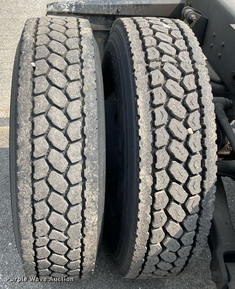 image for item LJ9677 2016 Kenworth T680  semi truck