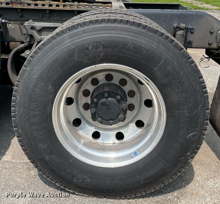 image for item LJ9677 2016 Kenworth T680  semi truck