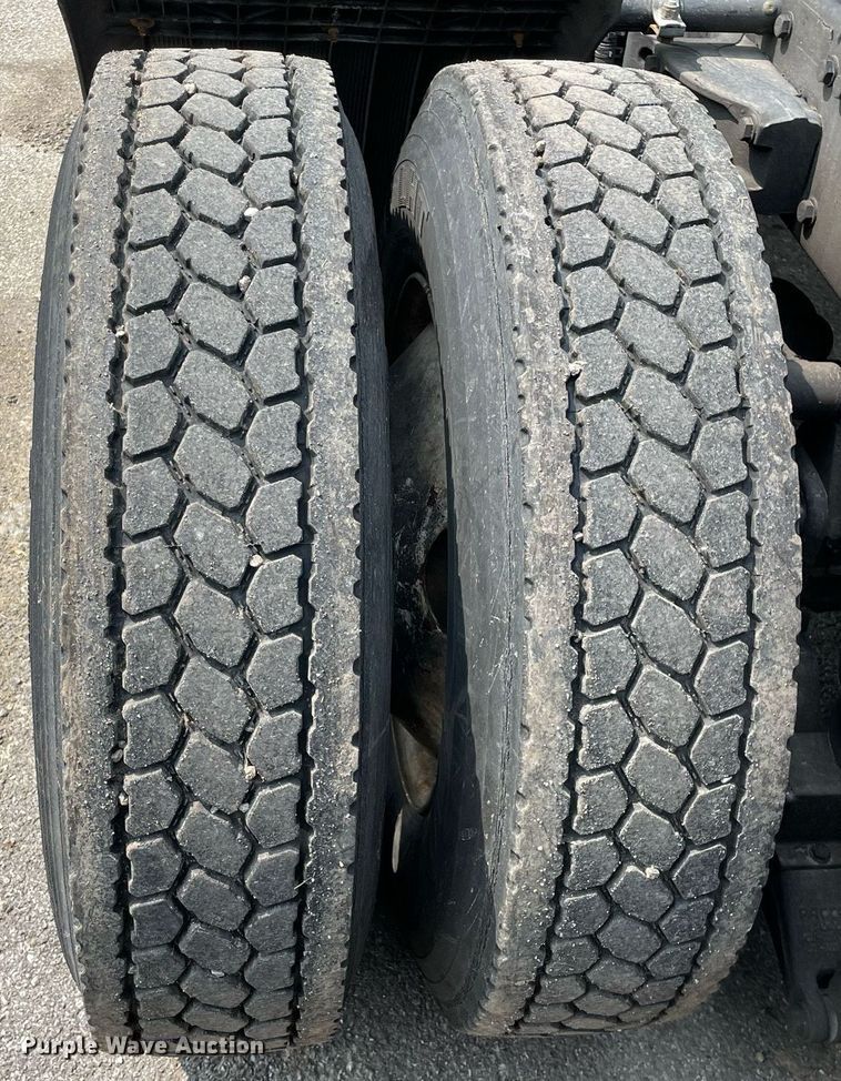 image for item LJ9677 2016 Kenworth T680  semi truck