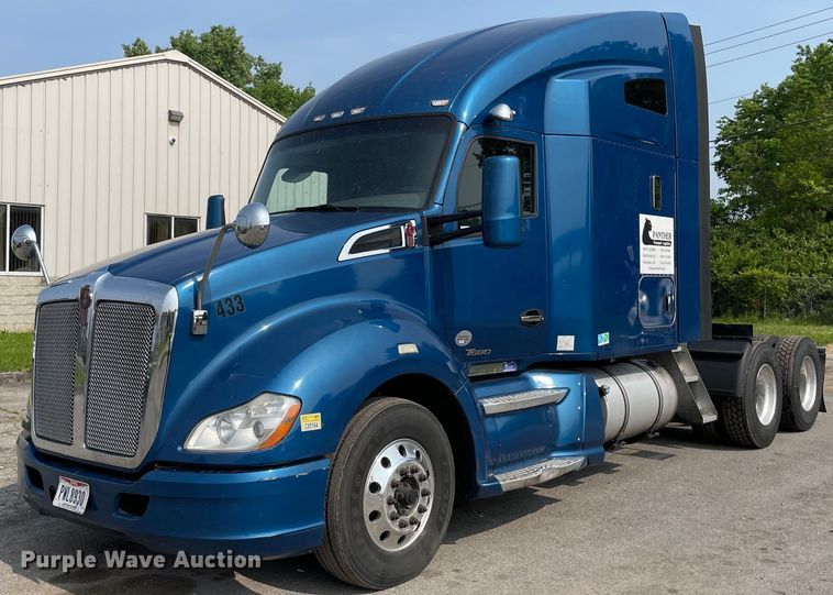 image for item LJ9678 2016 Kenworth T680  semi truck