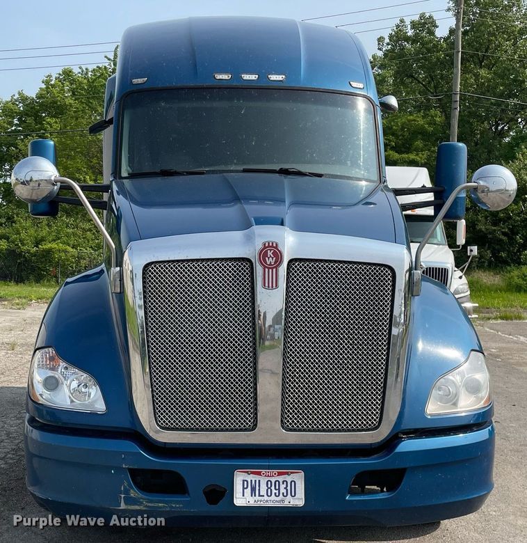 image for item LJ9678 2016 Kenworth T680  semi truck