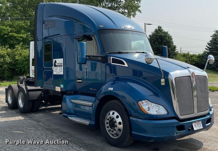 image for item LJ9678 2016 Kenworth T680  semi truck