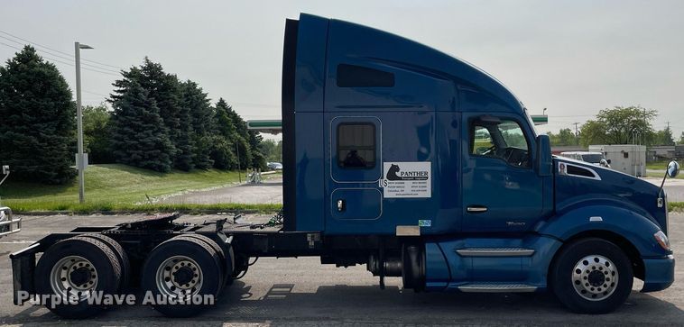 image for item LJ9678 2016 Kenworth T680  semi truck