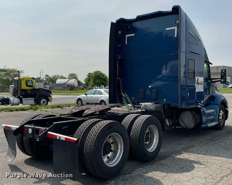 image for item LJ9678 2016 Kenworth T680  semi truck