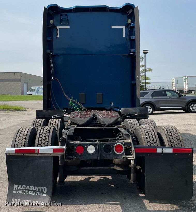 image for item LJ9678 2016 Kenworth T680  semi truck