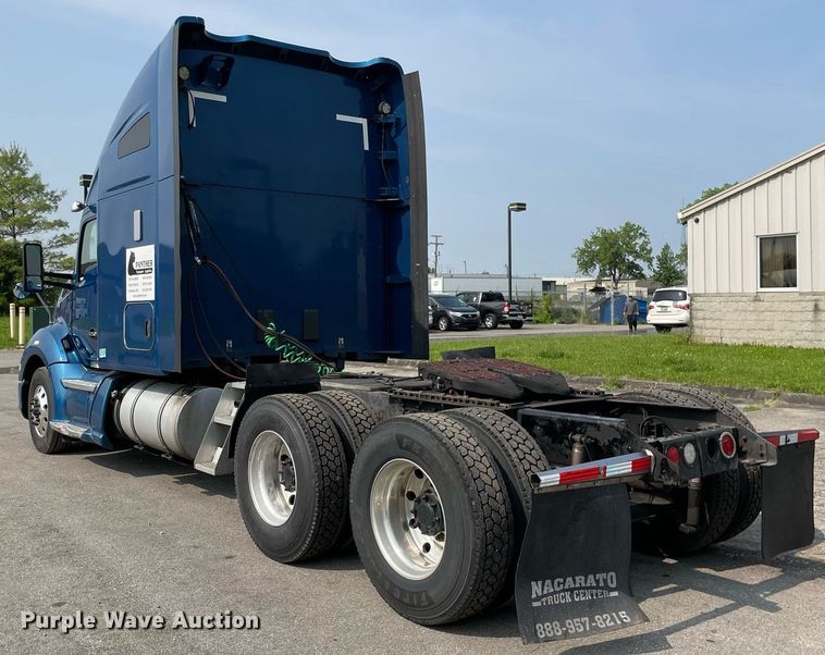 image for item LJ9678 2016 Kenworth T680  semi truck