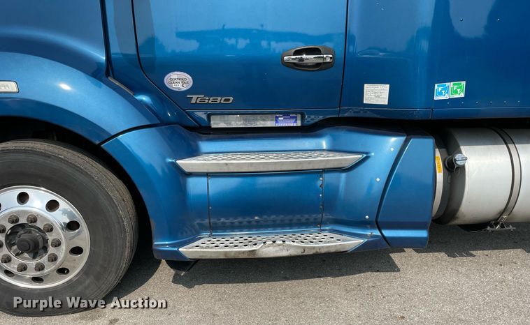 image for item LJ9678 2016 Kenworth T680  semi truck