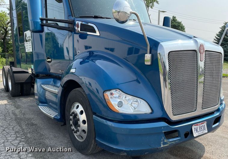 image for item LJ9678 2016 Kenworth T680  semi truck