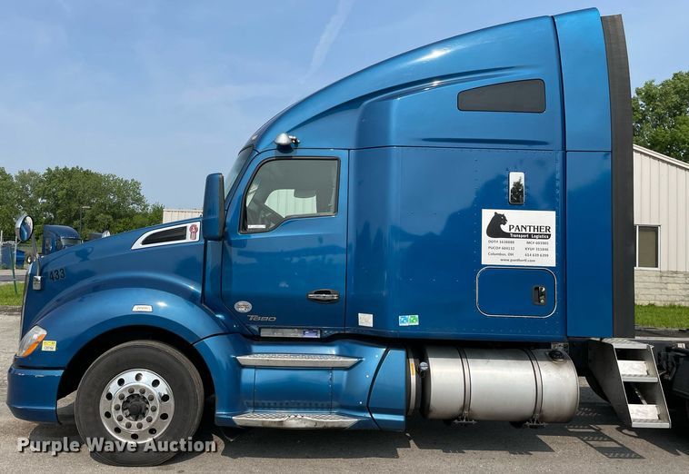 image for item LJ9678 2016 Kenworth T680  semi truck