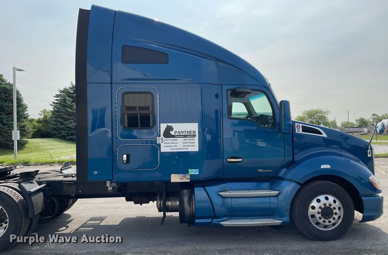 image for item LJ9678 2016 Kenworth T680  semi truck