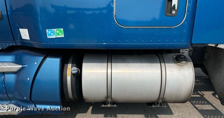 image for item LJ9678 2016 Kenworth T680  semi truck