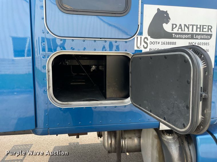 image for item LJ9678 2016 Kenworth T680  semi truck