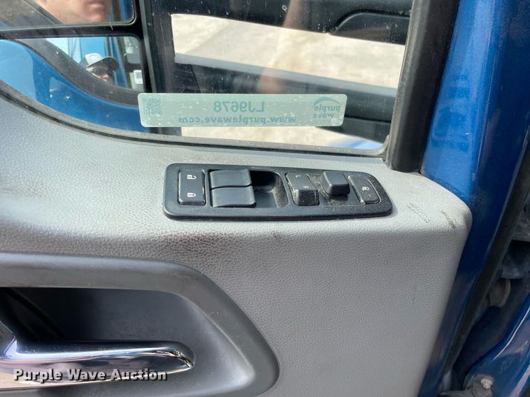 image for item LJ9678 2016 Kenworth T680  semi truck