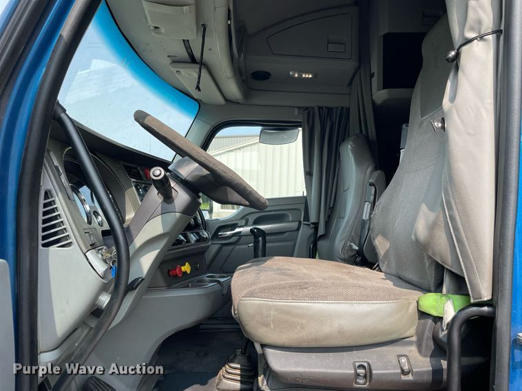 image for item LJ9678 2016 Kenworth T680  semi truck