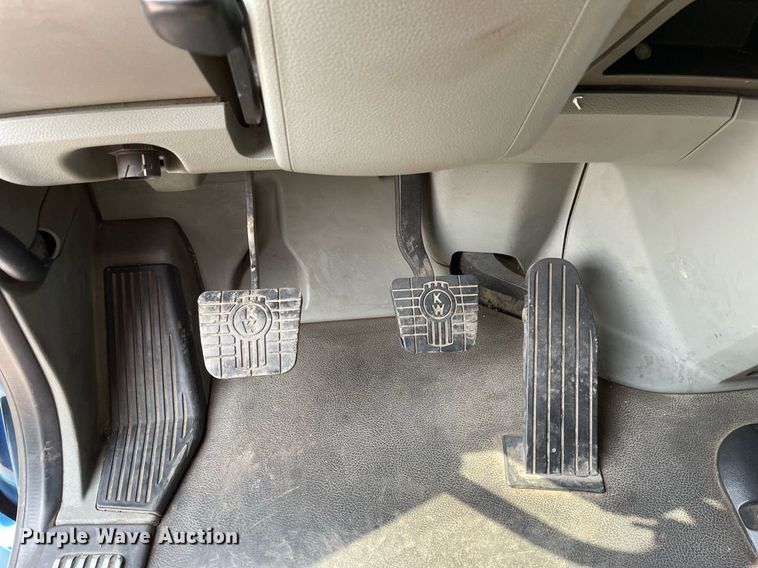 image for item LJ9678 2016 Kenworth T680  semi truck