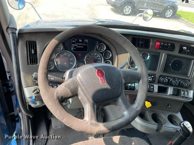 image for item LJ9678 2016 Kenworth T680  semi truck