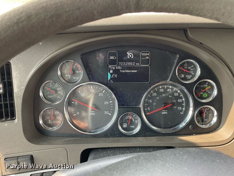 image for item LJ9678 2016 Kenworth T680  semi truck