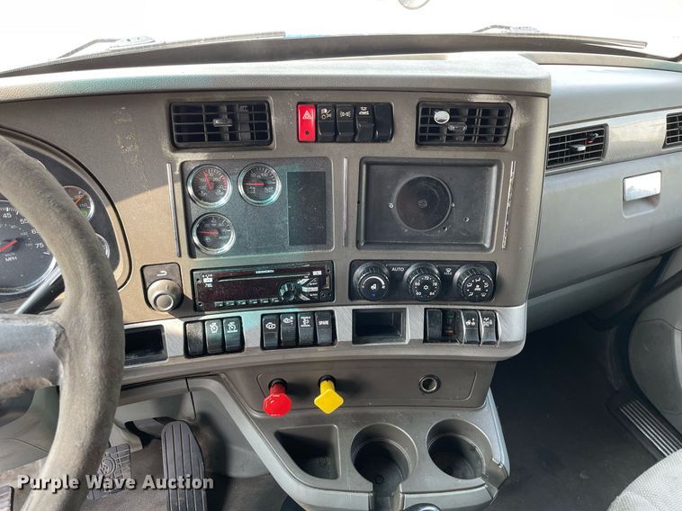 image for item LJ9678 2016 Kenworth T680  semi truck